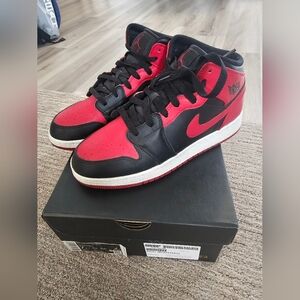 Air Jordan 1 Mid Banned